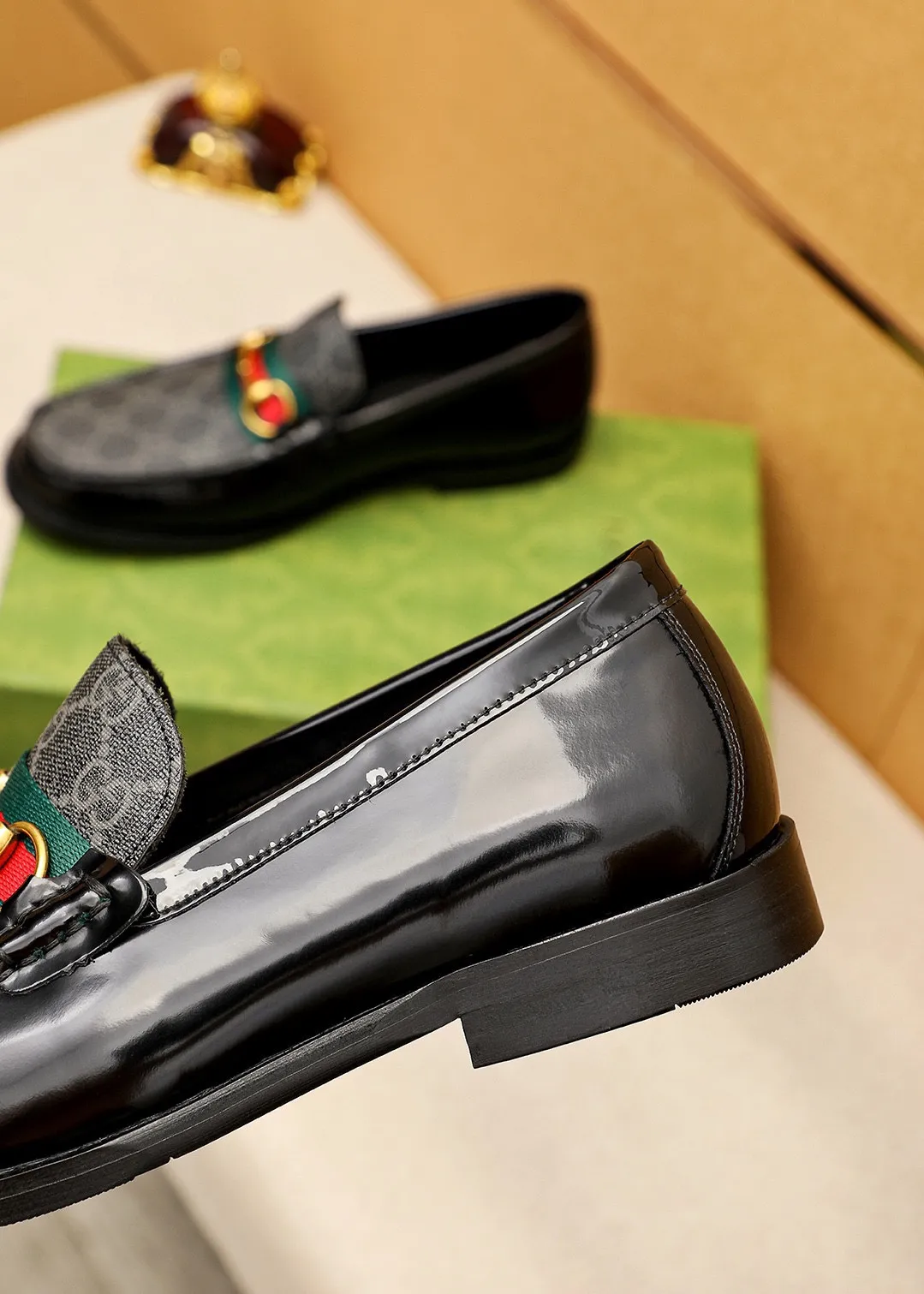 Men's shoes 💰460 💐 Product trademark: GUCCI "Gucci" casual leather shoes Regular size: 38-44 (45🉑️customized) Product materials: Selected imported first-layer open-edge beaded cowhide leather upper + luxury hardware buckle, imported water-dyed cowhide leather lining. Strong three-dimensional visual effect, original combination outsole Color: 5⃣️colors available